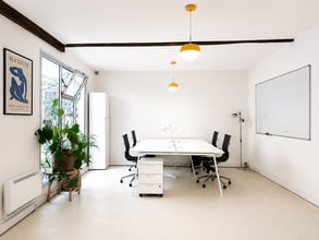Retail in Paris to rent Interior Photo- Image 1 of 5