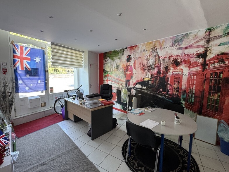 Retail in Lyon for sale - Interior Photo - Image 1 of 9