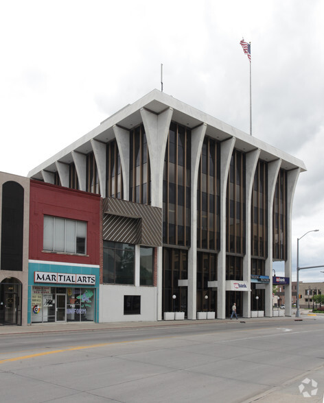 421 W Broadway, Council Bluffs, IA for rent - Building Photo - Image 2 of 7