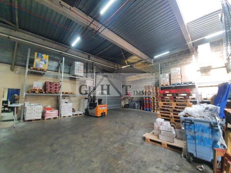 Industrial in Le Bourget to rent - Interior Photo - Image 3 of 5