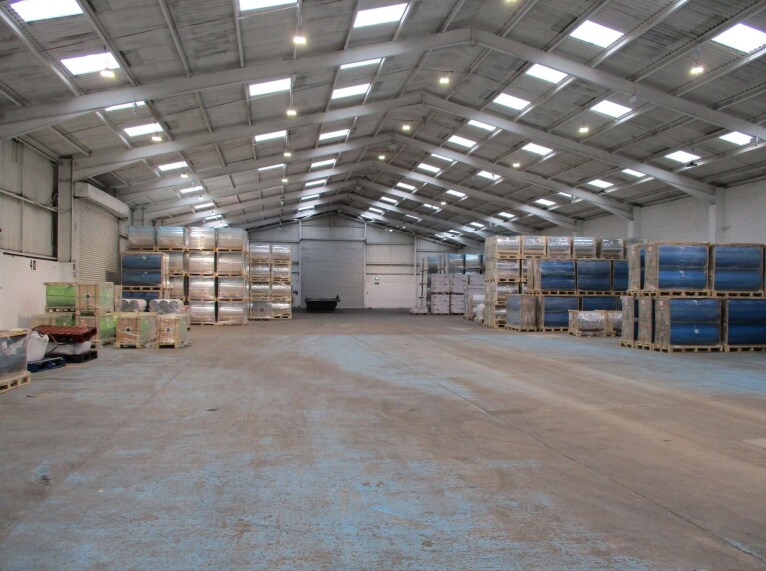 Gamston Airfield, Sutton to rent Interior Photo- Image 1 of 1