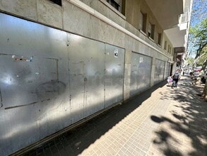 Retail in Barcelona, Barcelona to rent Building Photo- Image 2 of 34