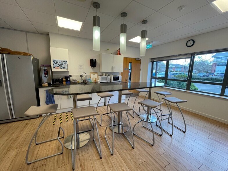 70-74 Macrae Rd, Bristol to rent - Interior Photo - Image 3 of 4