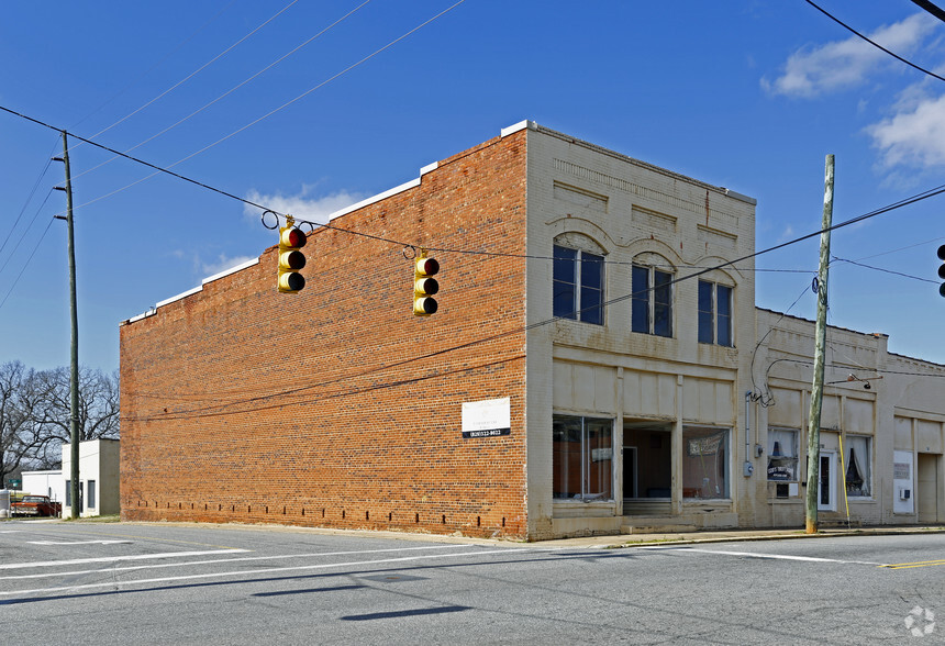 1100 N Main Ave, Newton, NC for sale - Primary Photo - Image 1 of 1