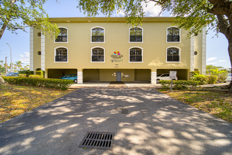 15801 S Dixie Hwy, Miami, FL for rent - Building Photo - Image 1 of 32