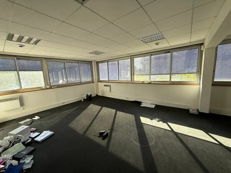 Industrial in Villeneuve-la-Garenne to rent - Building Photo - Image 3 of 11