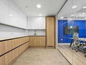 6 Kean St, London to rent Interior Photo- Image 2 of 6