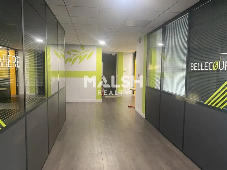 Office in Bron to rent - Interior Photo - Image 2 of 13