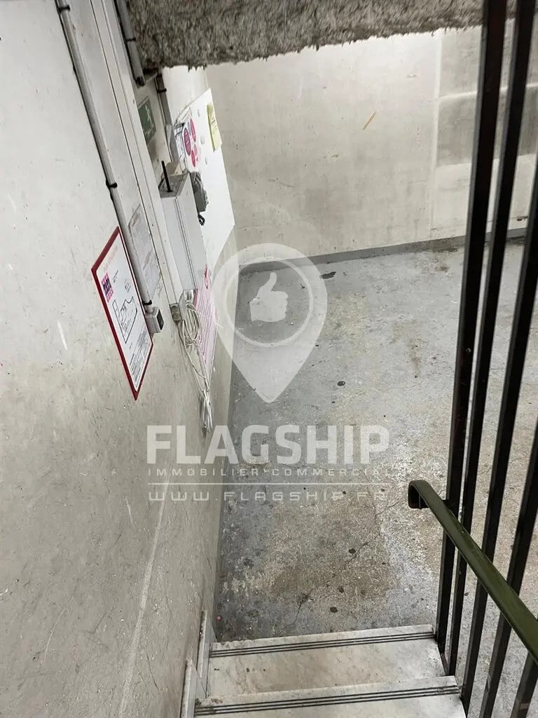 Location Commerce 635 m² - Photo 1