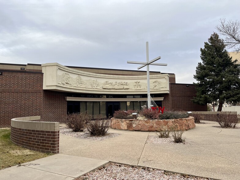 2000 N Lincoln Ave, Loveland, CO for rent - Building Photo - Image 1 of 11