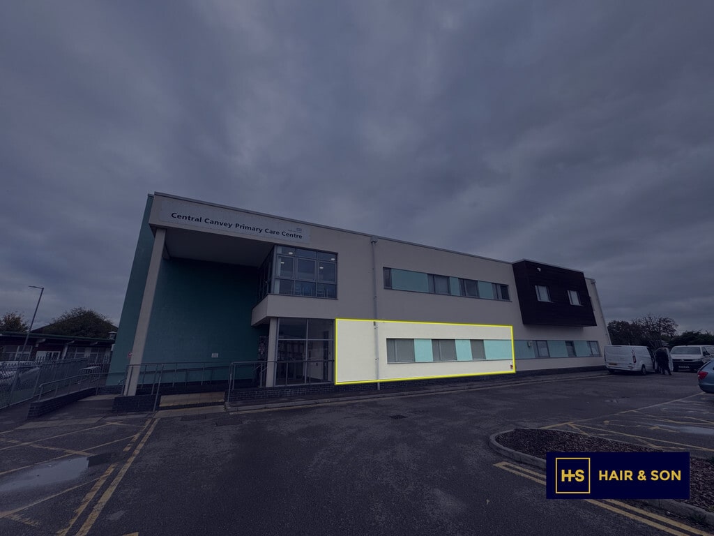 Long Rd, Canvey Island to rent Building Photo- Image 1 of 5