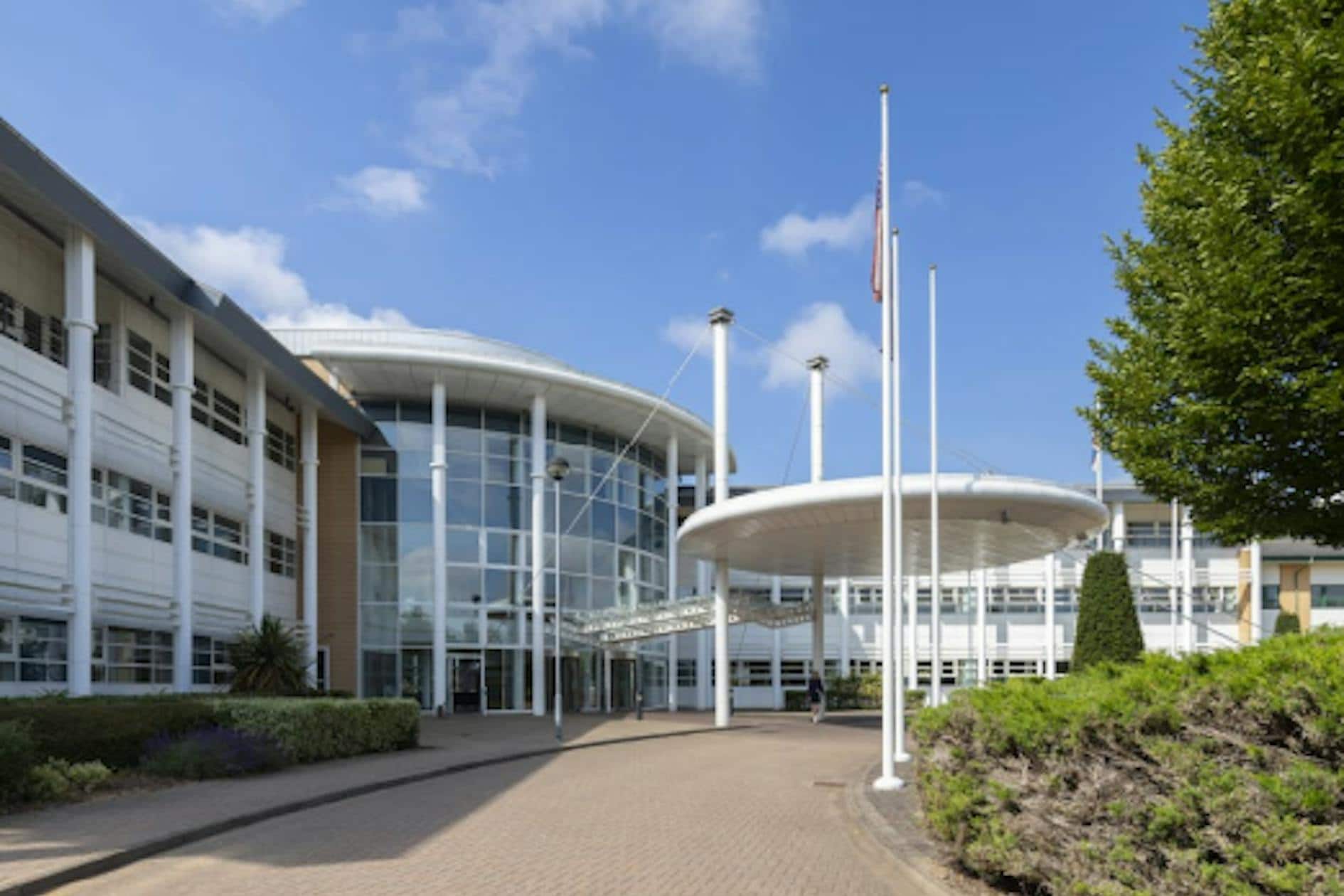 A1 Old Ively Rd, Farnborough to rent Primary Photo- Image 1 of 6