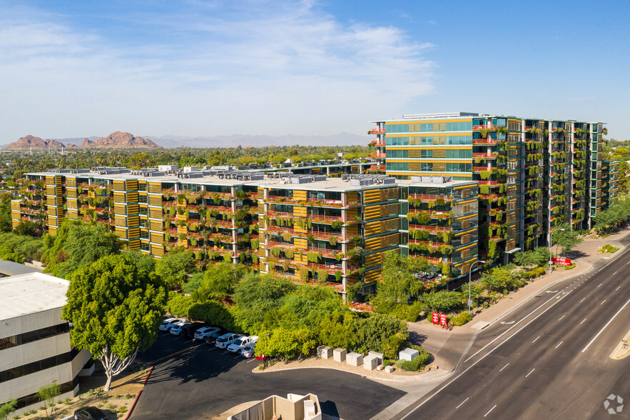 6895 E Camelback Rd, Scottsdale, AZ for rent - Primary Photo - Image 1 of 32