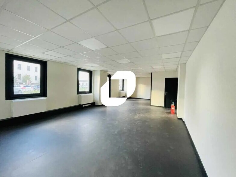 11-13 Chemin De L'Industrie, Dardilly to rent - Building Photo - Image 3 of 16