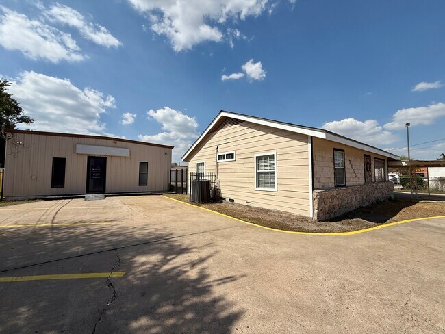 More details for 2013 Blalock Rd, Houston, TX - Industrial to Rent