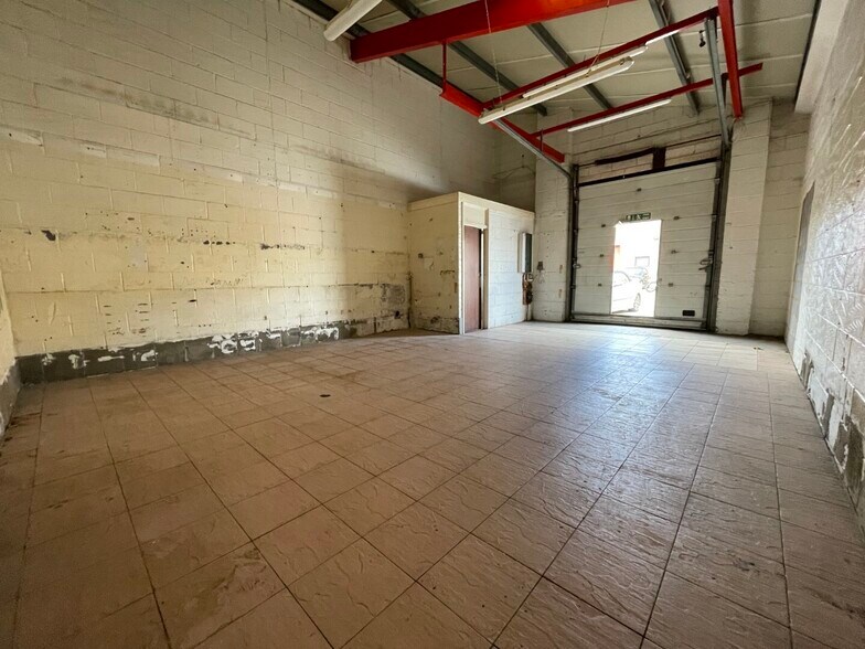 Ellingham Way, Ashford to rent - Building Photo - Image 2 of 3