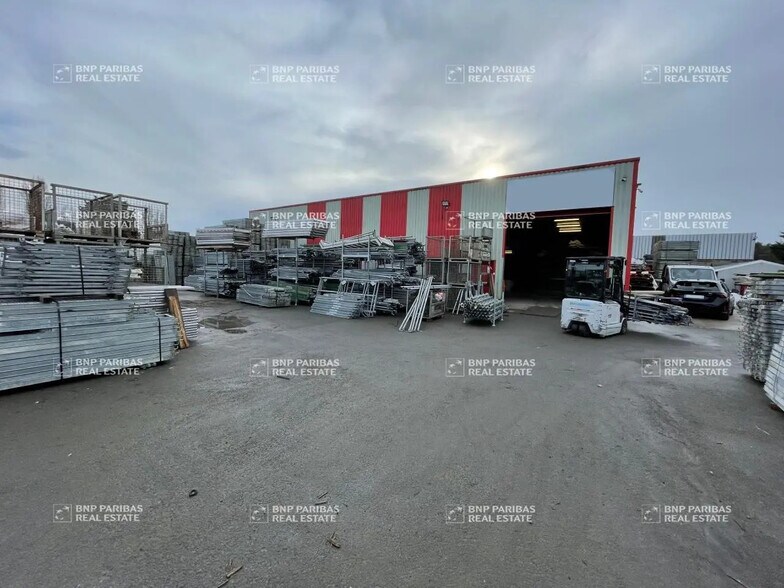 Industrial in Varennes-Jarcy for sale - Primary Photo - Image 1 of 9
