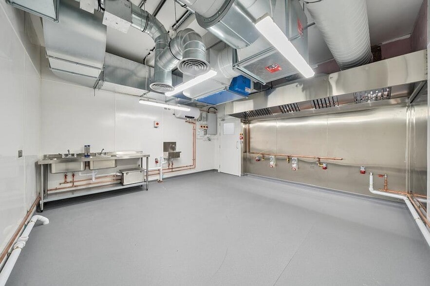 Mount Pleasant, Wembley to rent - Building Photo - Image 2 of 14