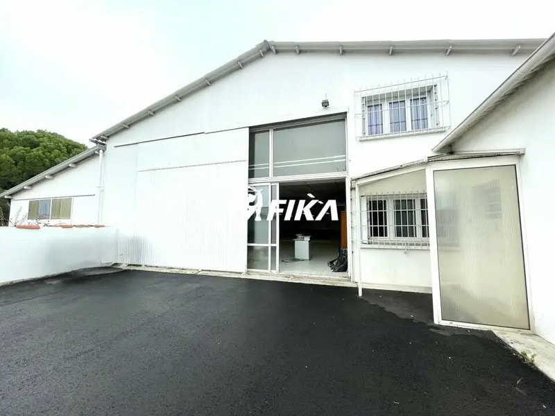 Location Local d'activités 400 m² - Photo 1