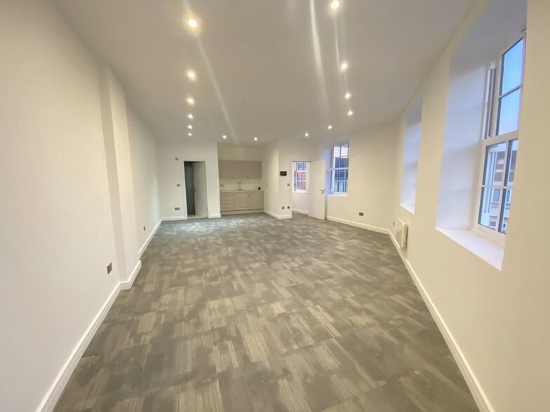 136-144 Broadway, Didcot to rent - Interior Photo - Image 2 of 5