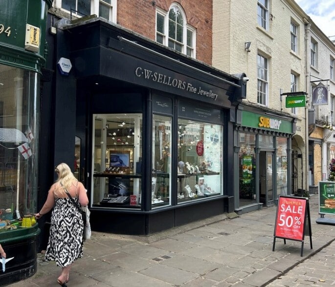 3-5 Low Pavement, Chesterfield to rent - Building Photo - Image 2 of 3