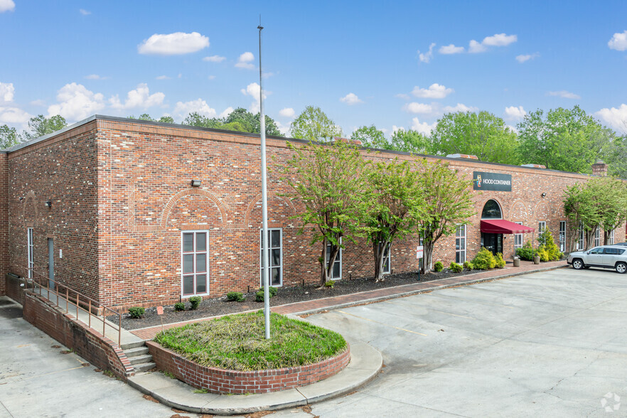 11135 Monroe Rd, Matthews, NC for rent - Building Photo - Image 1 of 7