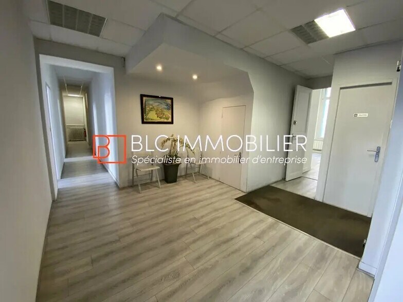 Office in Marseille for sale - Interior Photo - Image 2 of 11