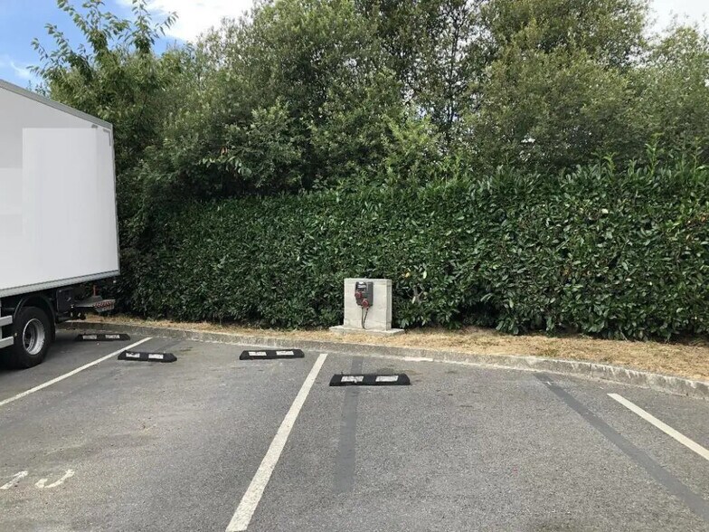 Industrial in Chilly-Mazarin to rent - Building Photo - Image 2 of 11