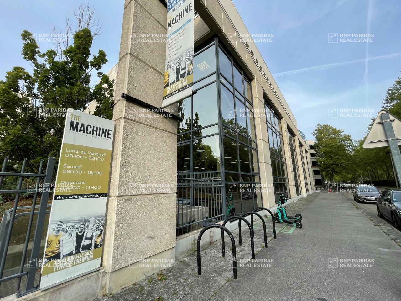 7 Avenue Du 8 Mai 1945, Guyancourt for sale Building Photo- Image 1 of 13
