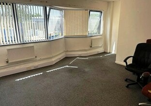 Wade Rd, Basingstoke to rent Interior Photo- Image 2 of 2