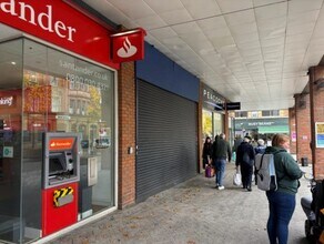 London Rd, Redhill to rent Building Photo- Image 1 of 2