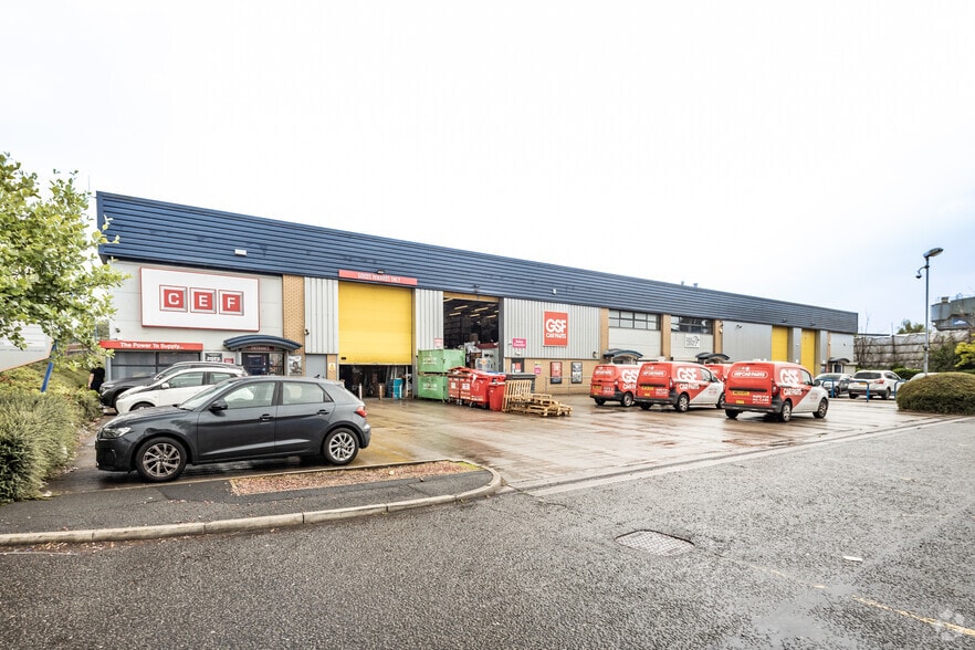 Harper Rd, Manchester to rent - Building Photo - Image 1 of 2