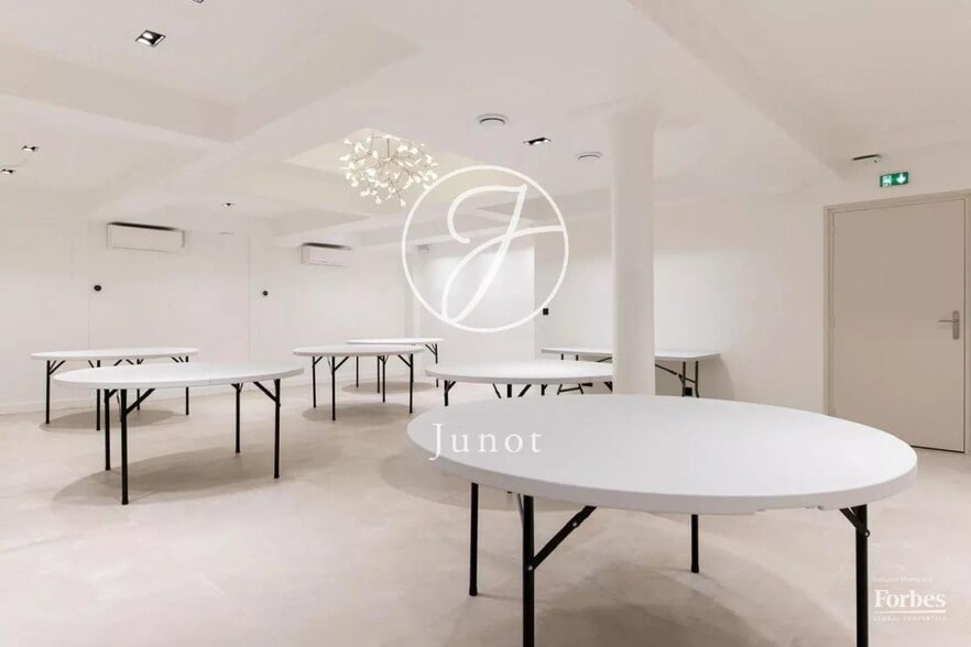 Office in Paris 17Eme for sale - Interior Photo - Image 2 of 8