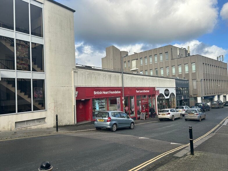 1 Calenick St, Truro to rent - Building Photo - Image 2 of 2