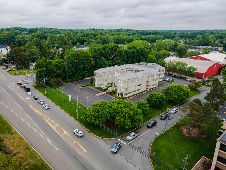 860 Wyckoff Ave, Mahwah, NJ for rent - Building Photo - Image 1 of 26