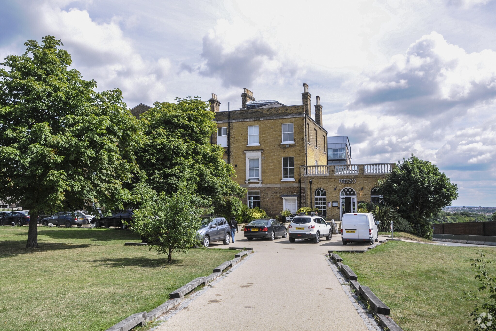 98-106 High Rd, London for sale Primary Photo- Image 1 of 1