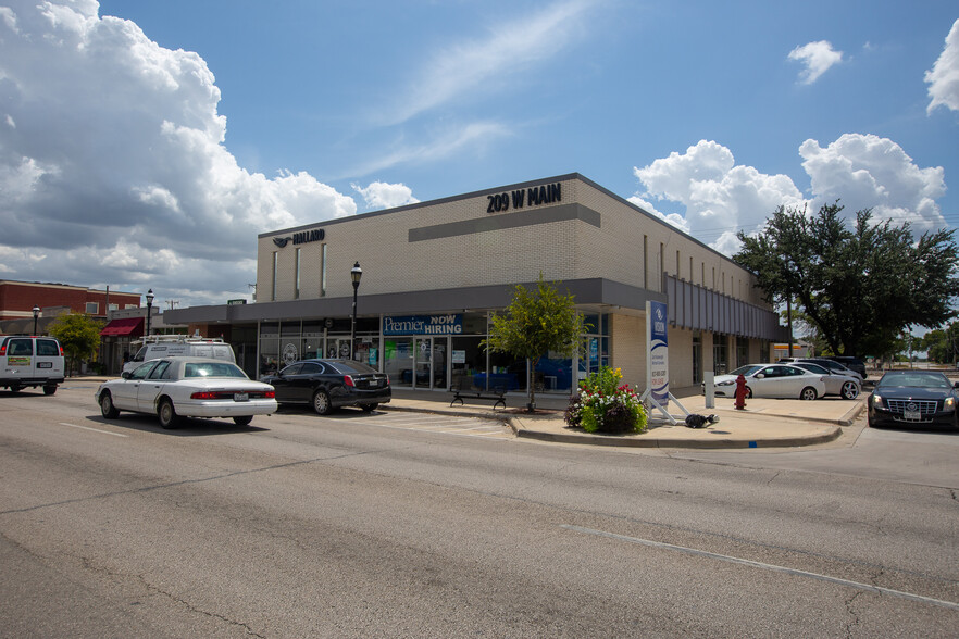 209 W Main St, Grand Prairie, TX for sale - Building Photo - Image 3 of 6