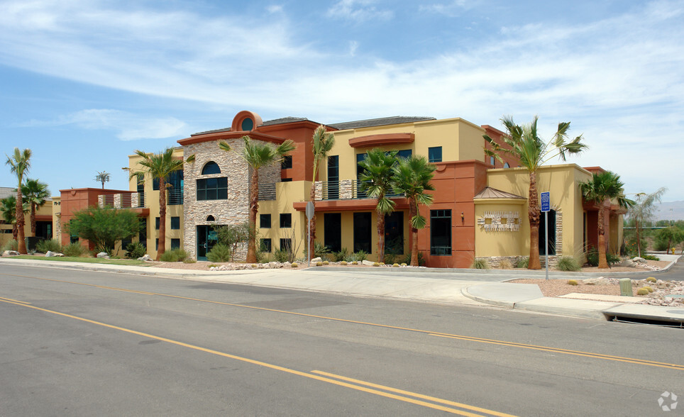 79200 Corporate Center Dr, La Quinta, CA for rent - Building Photo - Image 1 of 5