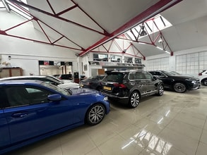 172-174 Brent Cres, London to rent Interior Photo- Image 2 of 3