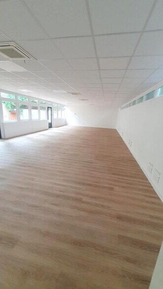 Office in Versailles to rent - Interior Photo - Image 3 of 9