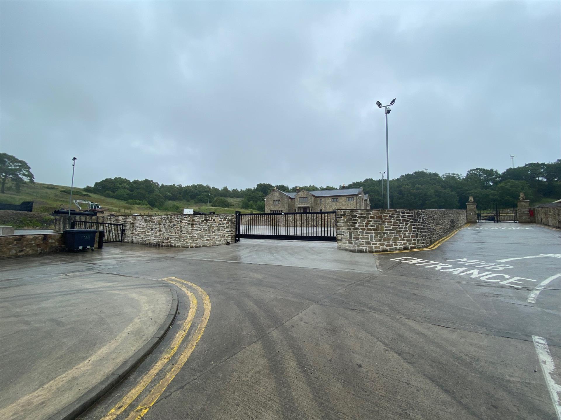 Whalley Rd, Wilpshire to rent Primary Photo- Image 1 of 7