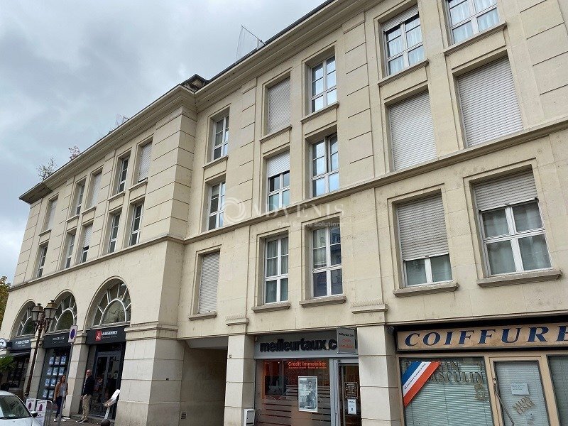 12 Rue Du 8 Mai 1945, Poissy for sale Building Photo- Image 1 of 12