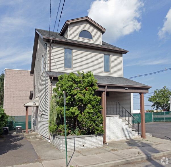 285 Division Ave, Carlstadt, NJ for sale - Primary Photo - Image 1 of 1