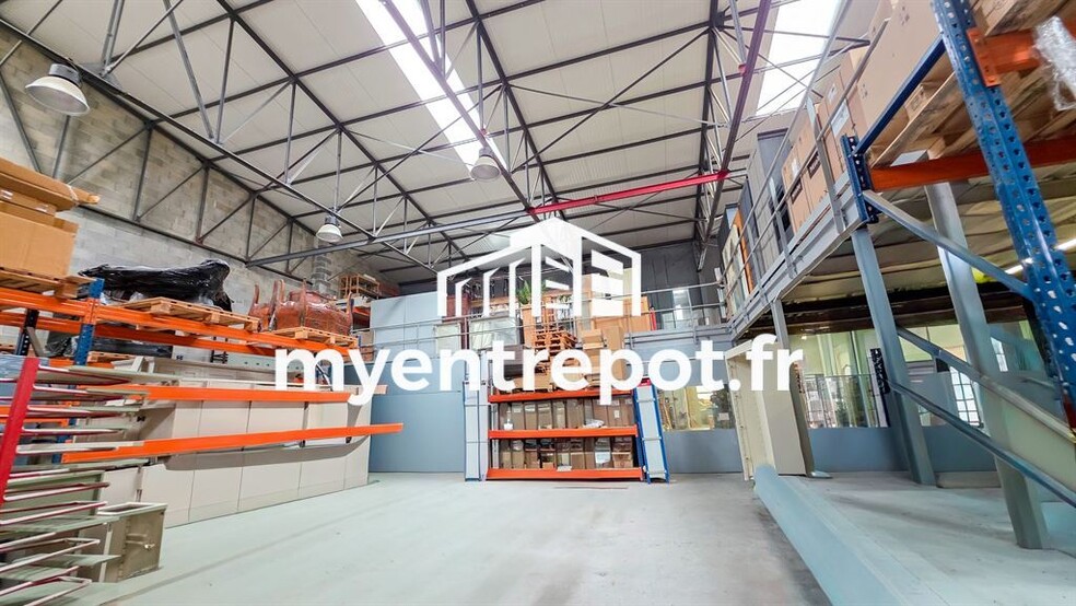 Light Industrial in Marseille to rent - Building Photo - Image 2 of 6