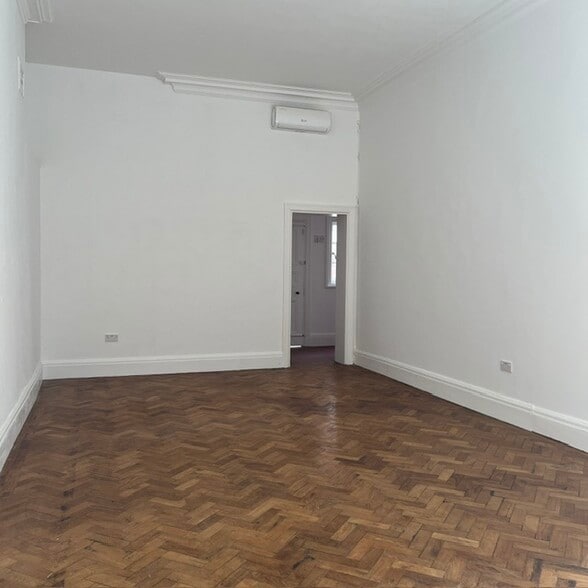 2-3 Abbey Arcade, Burton On Trent to rent - Interior Photo - Image 3 of 3
