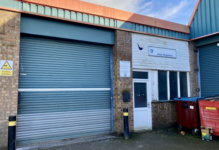 Leagrave Rd, Luton to rent Building Photo- Image 1 of 2