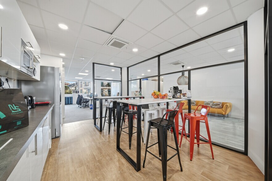 Office in Levallois-Perret for sale - Building Photo - Image 3 of 10