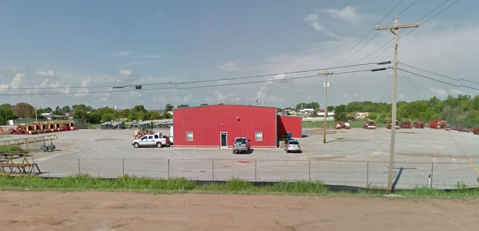 1002 Commerce Dr, Lindsay, OK for sale - Building Photo - Image 1 of 1