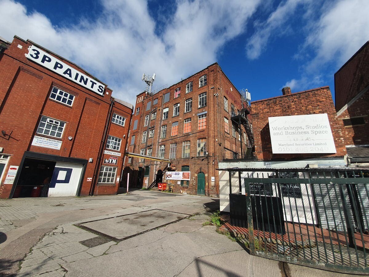 Hallam St, Stockport to rent Building Photo- Image 1 of 14