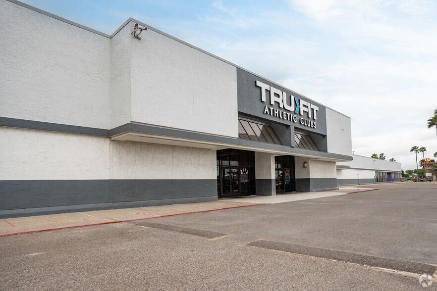 800-900 S 10th St, McAllen, TX for rent - Primary Photo - Image 1 of 7